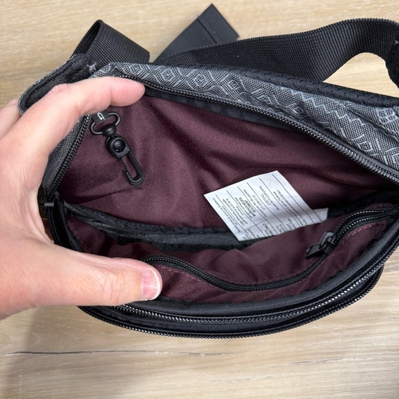 Dakine Gray and Black Patterned Hip Pack/Belt Bag with Adjustable Strap - Picture 4 of 7